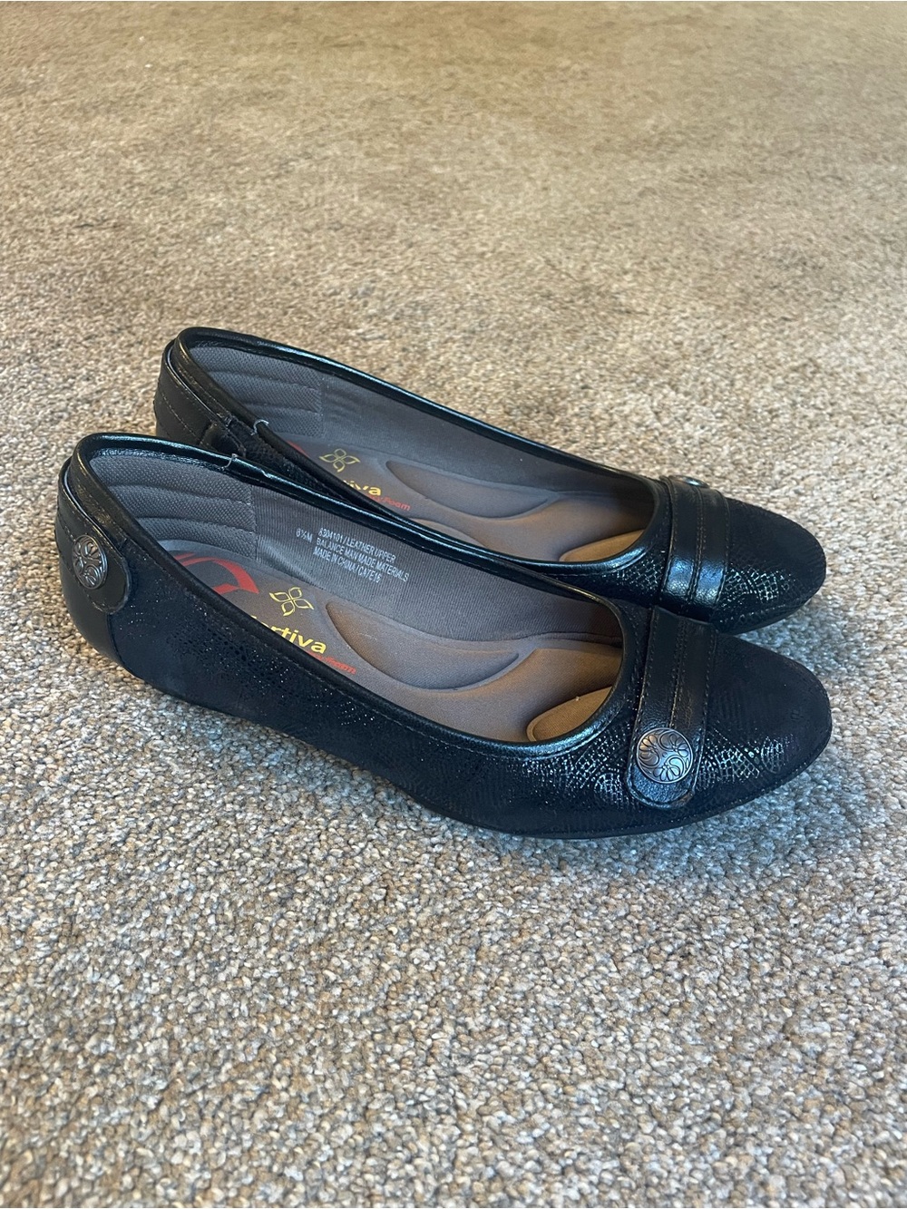 Comfortiva Black Women's Slip-On Ballet Flats with Button Accent Size 8.5